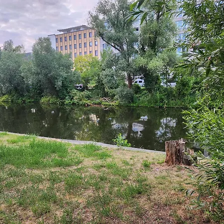 Design Mit Loftfeeling In Charlottenburg Lägenhet *